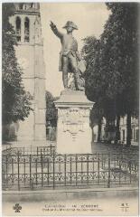 1 vue  - Statue du Maréchal de Rochambeau. (ouvre la visionneuse)