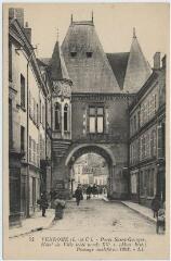 1 vue Porte Saint-Georges, hôtel de ville (côté nord) XVe siècle, passage modifié en 1808.