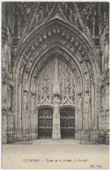 1 vue  - Eglise de la Trinité, le portail. (ouvre la visionneuse)