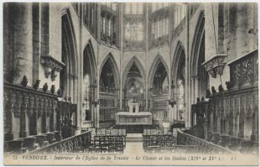 1 vue  - Intérieur de l\'église de la Trinité, le chœur et les stalles (XIVe et XVe siècle). (ouvre la visionneuse)