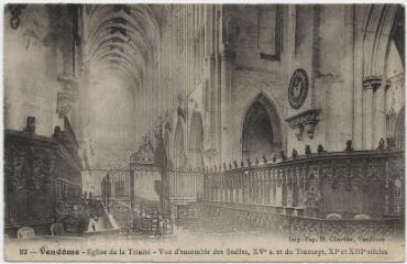 1 vue Eglise de la Trinité, vue d'ensemble des stalles, XVe siècle, et du transept, XIe et XIIIe siècle.