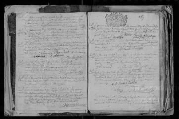 129 vues Registre paroissial. Baptêmes, mariages, sépultures (1713-mars 1729)