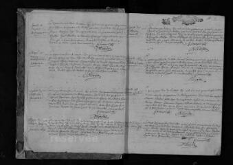 212 vues Registre paroissial. Baptêmes, mariages, sépultures (mars 1694-février 1718)